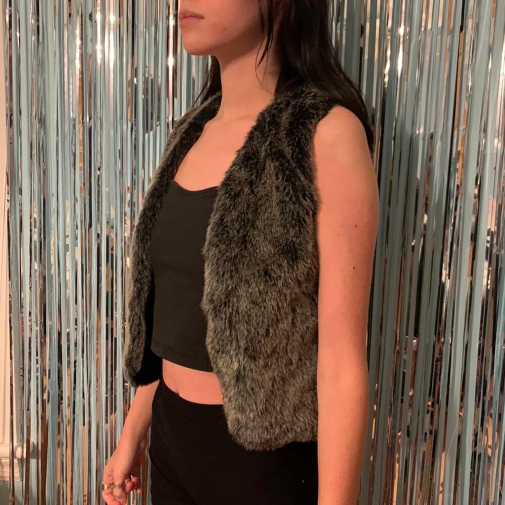 BLACK/GREYISH FAUX FUR VEST